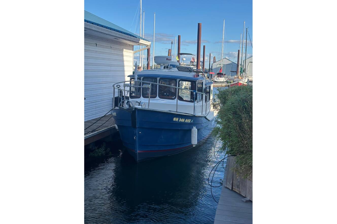 A photo of this 2007 Ranger Tugs R-25