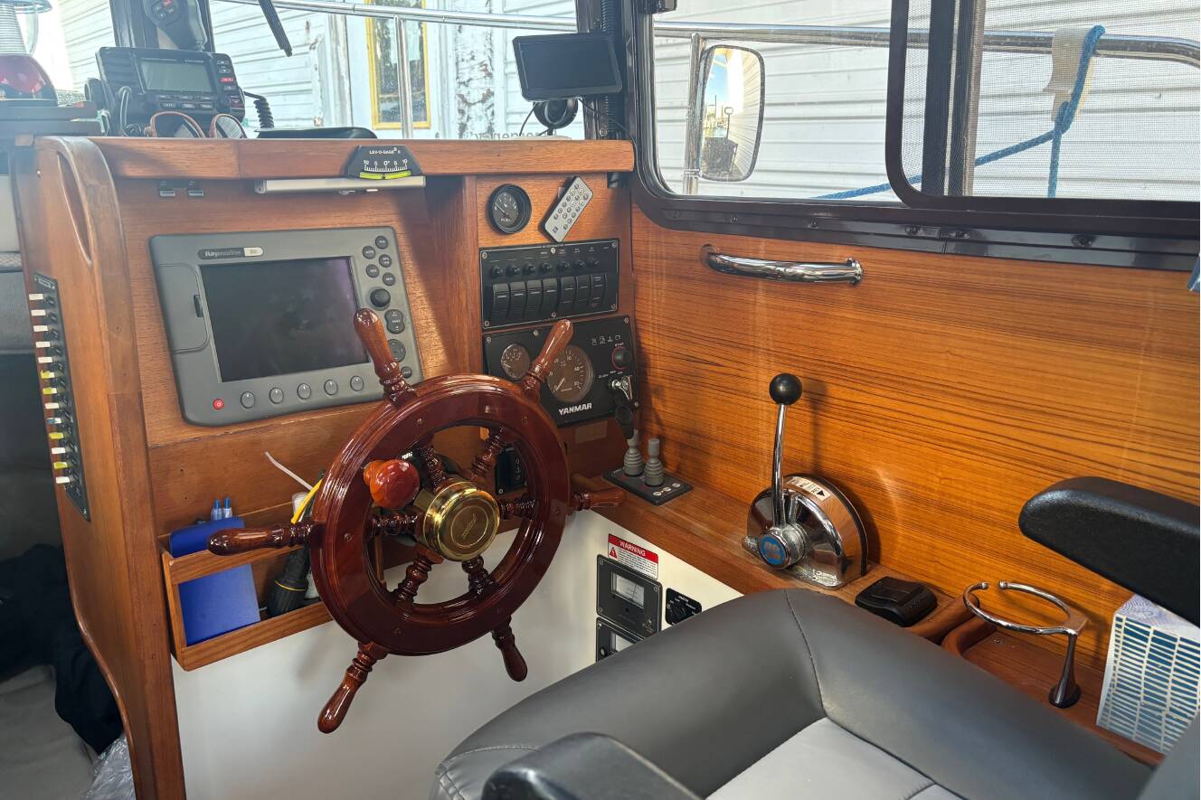 A photo of this 2007 Ranger Tugs R-25