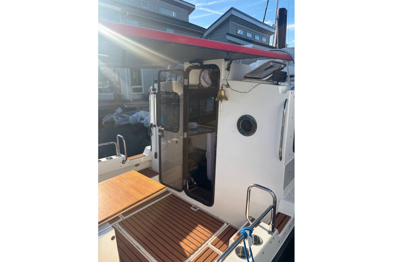 A photo of this 2007 Ranger Tugs R-25
