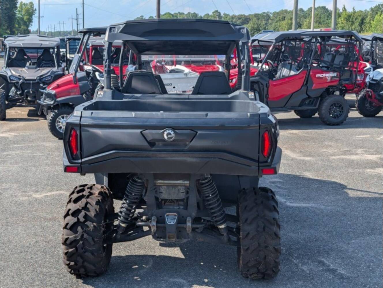A photo of this 2025 Can-Am Commander MAX XT 700