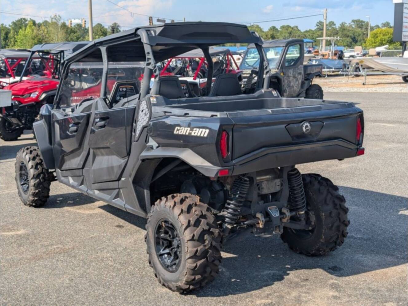 A photo of this 2025 Can-Am Commander MAX XT 700