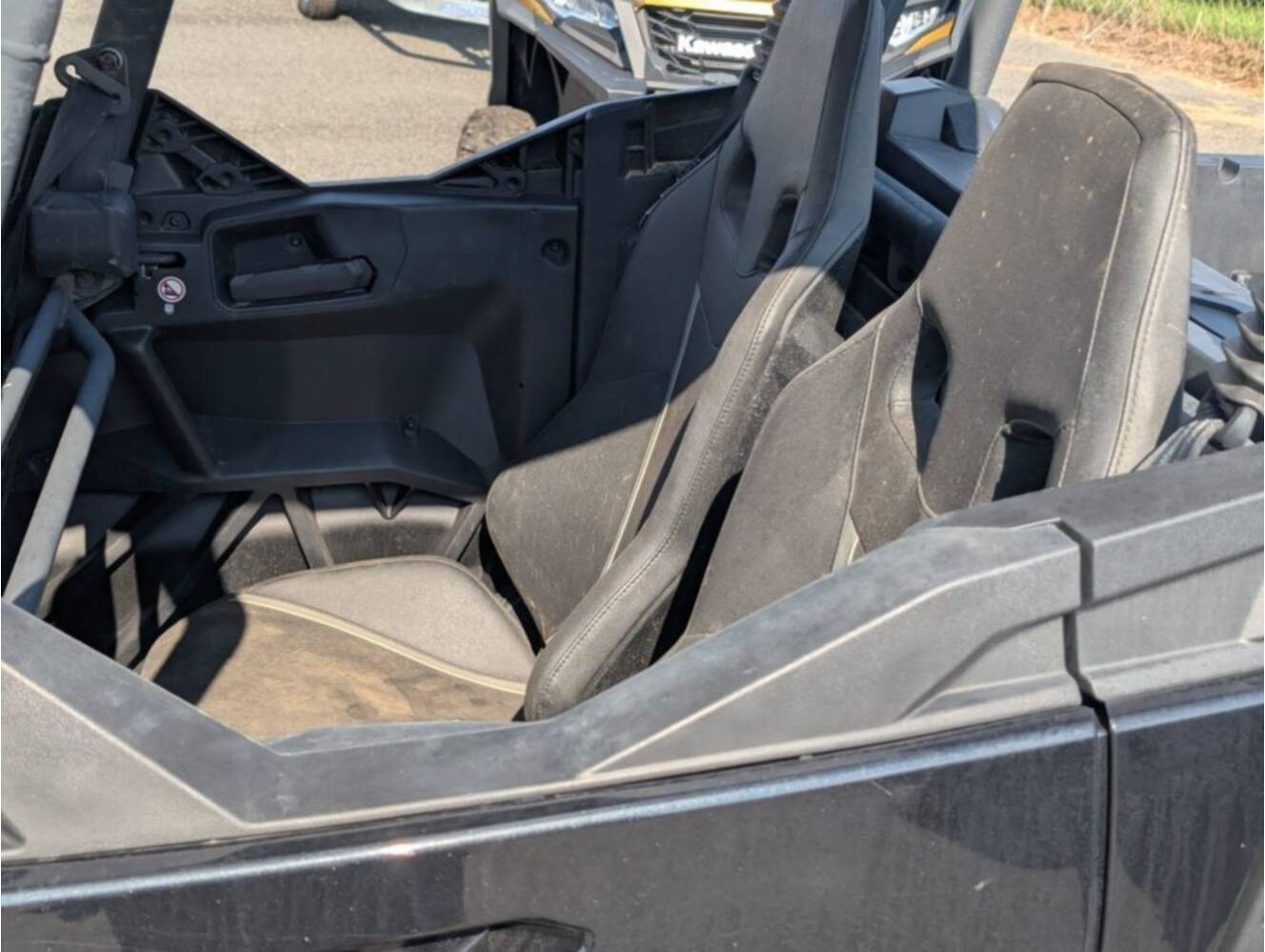 A photo of this 2025 Can-Am Commander MAX XT 700