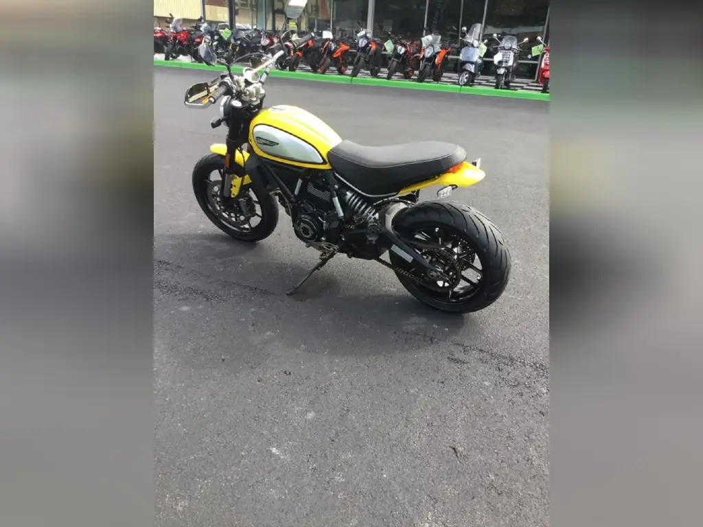 2020 Ducati Scrambler 800 Icon Yellow