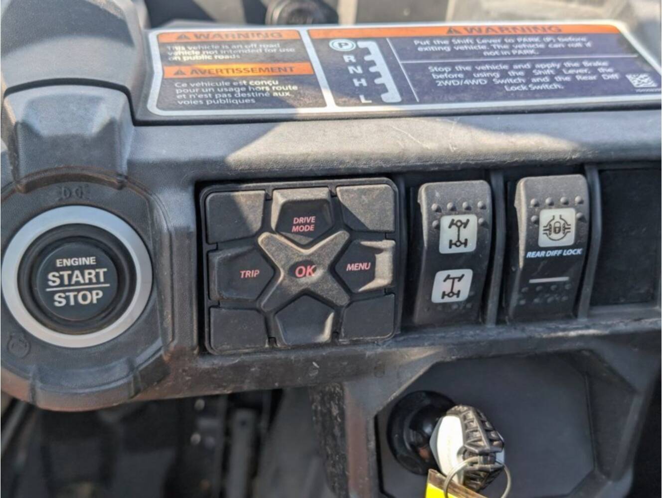 A photo of this 2025 Can-Am Commander MAX XT 700