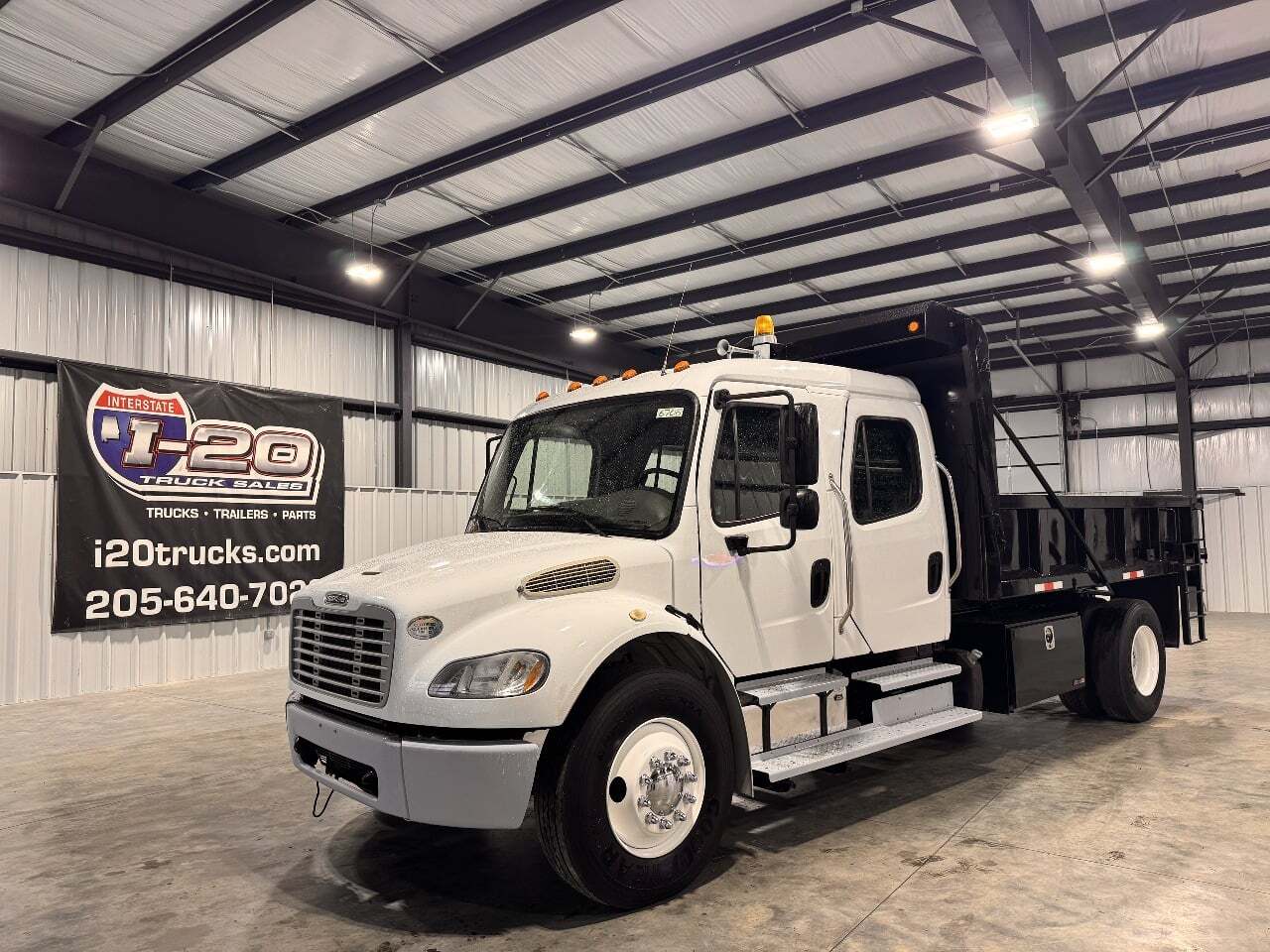 2015 FREIGHTLINER BUSINESS CLASS M2 106 in Pell City, AL