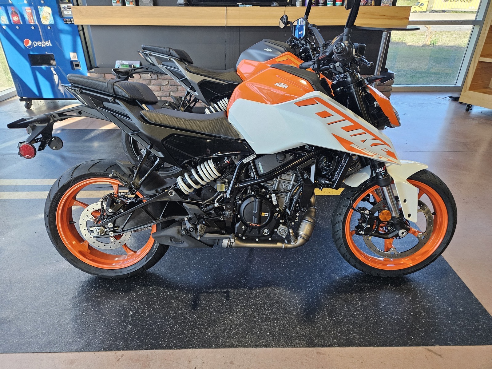 2024 KTM 250 DUKE WHITE 250 in Walton, KY