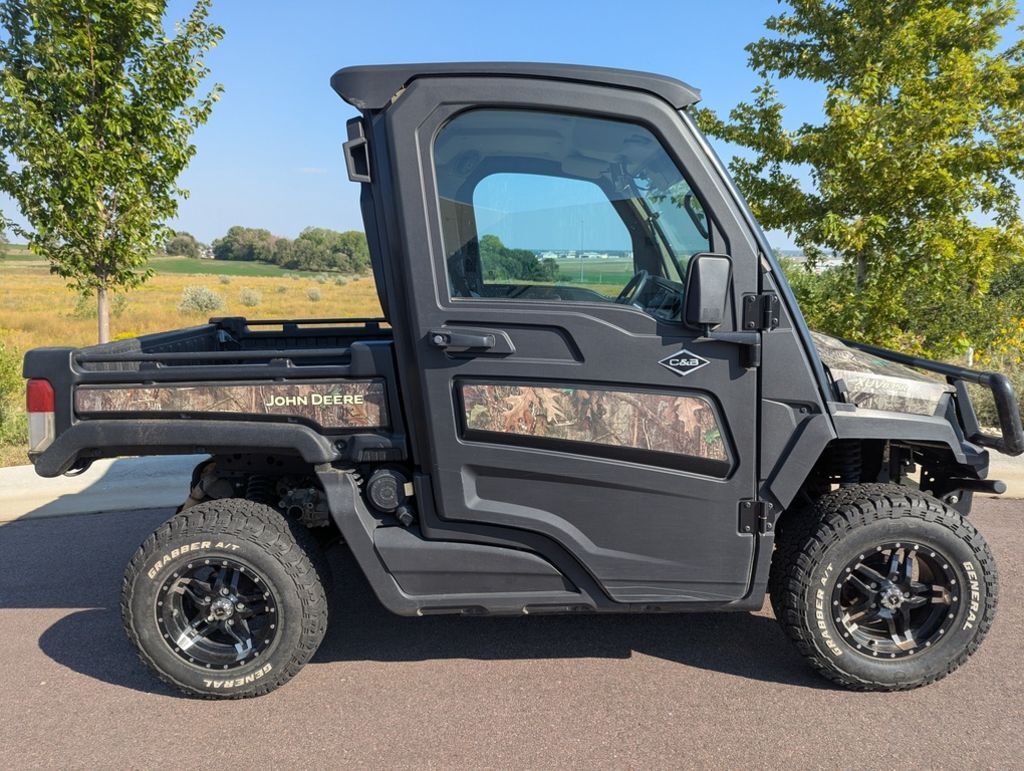 2022 John Deere 3-Passenger Full-Size Crossover Gator XUV835R With D BASE in sioux falls SD