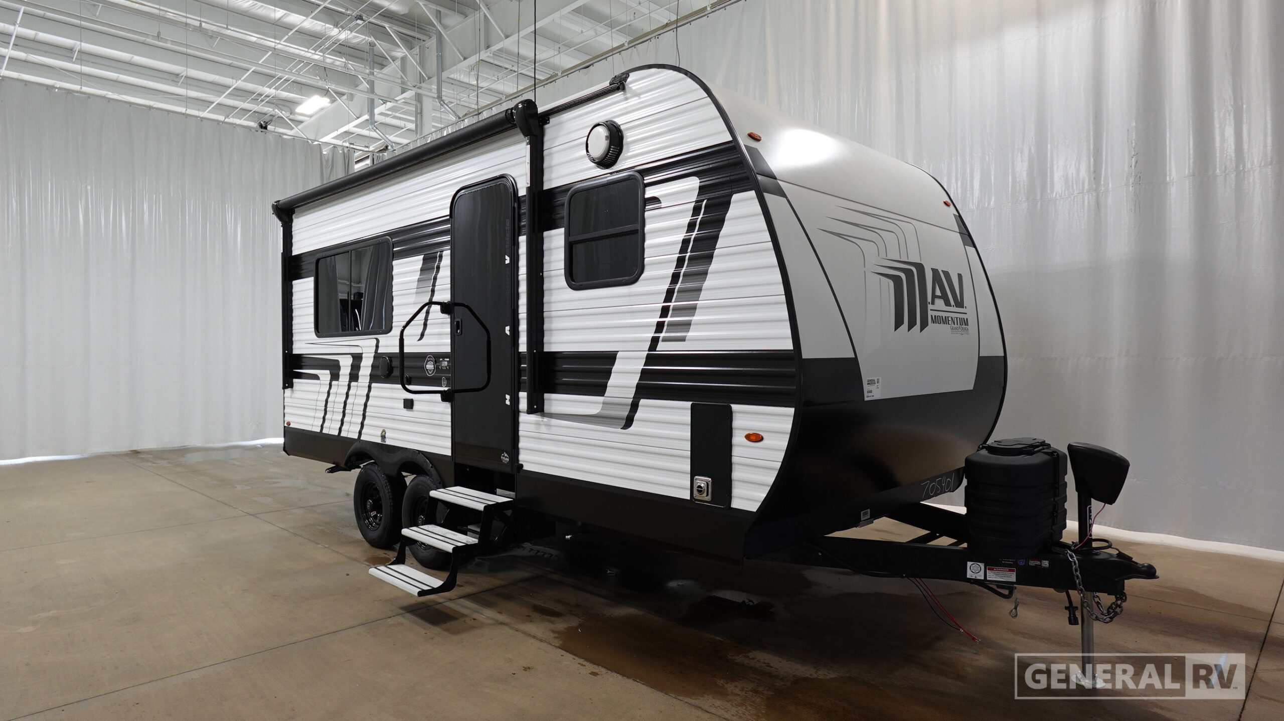 2027 Grand Design MOMENTUM 17MAV in birch run MI