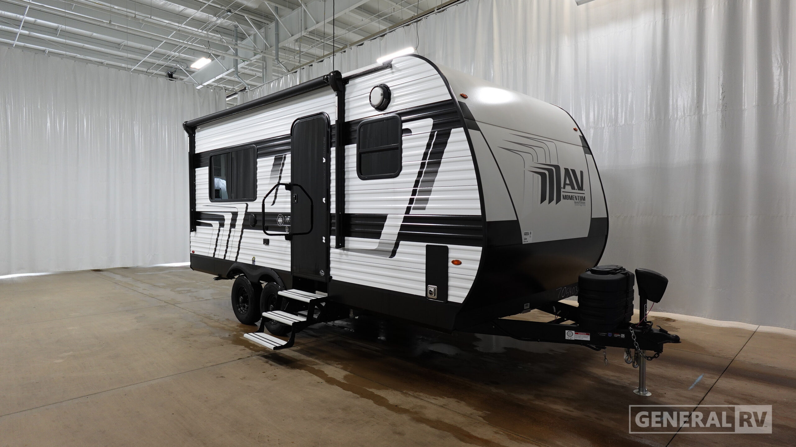 2027 Grand Design MOMENTUM 17MAV in huntley IL