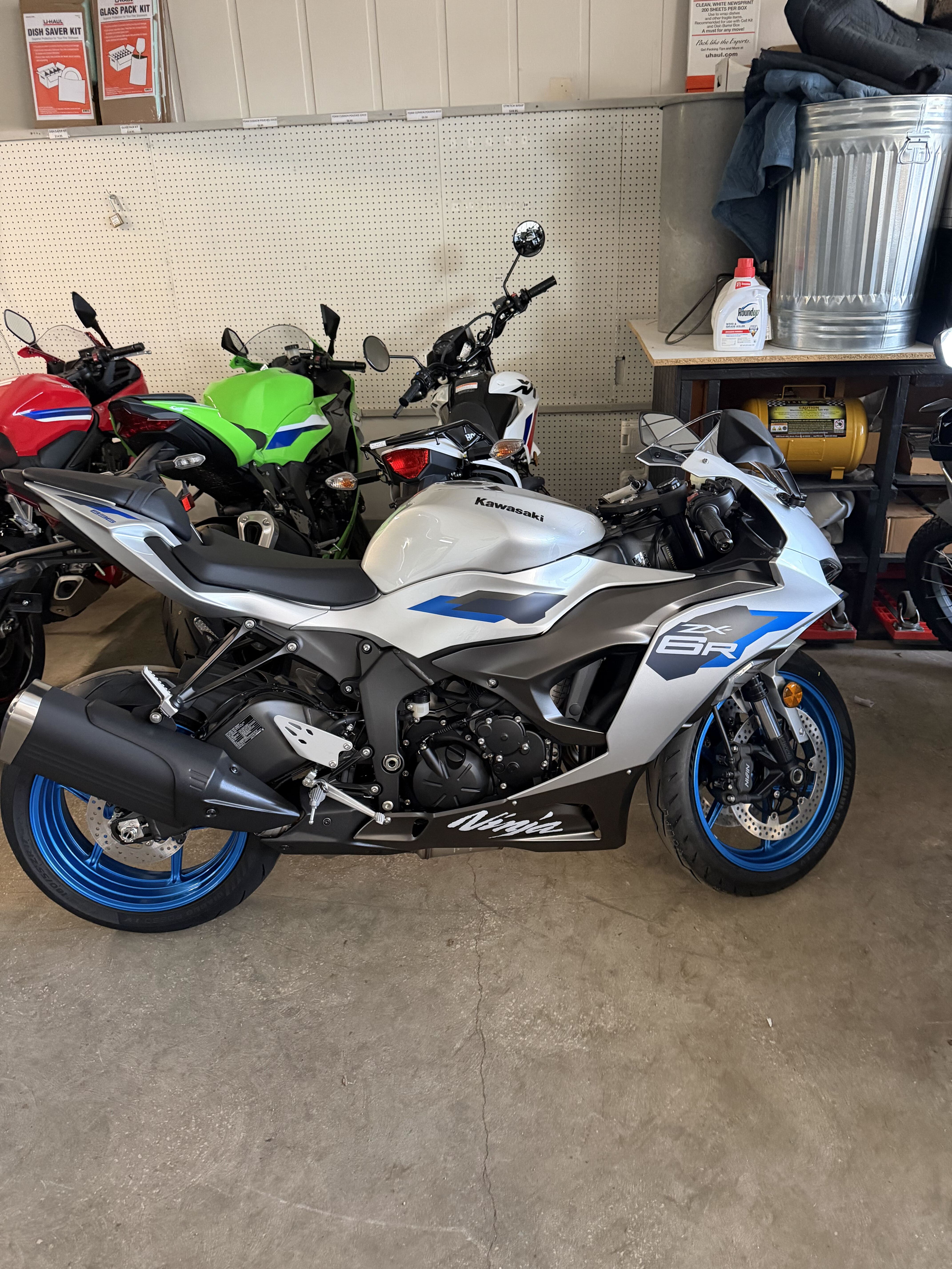 2027 Kawasaki NINJA® ZX -6R BASE in Shawnee, KS