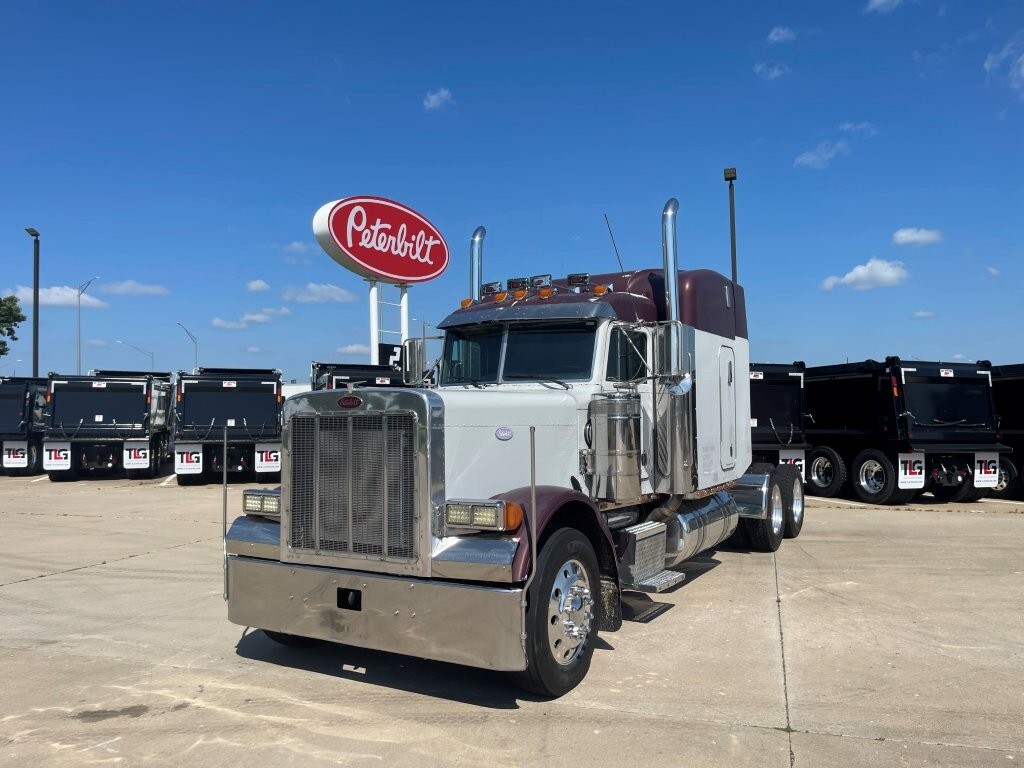2000 PETERBILT 379 in Strafford, MO