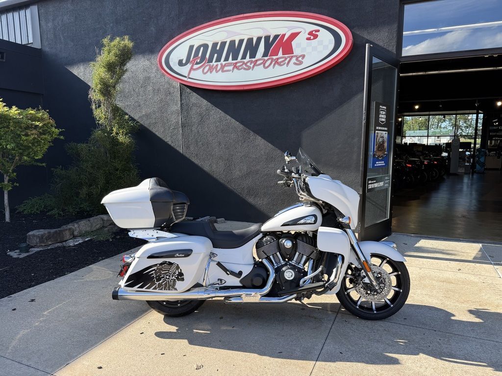 2020 Indian Motorcycle® Roadmaster® Dark Horse® White Smoke DARK HORSE in Niles, OH