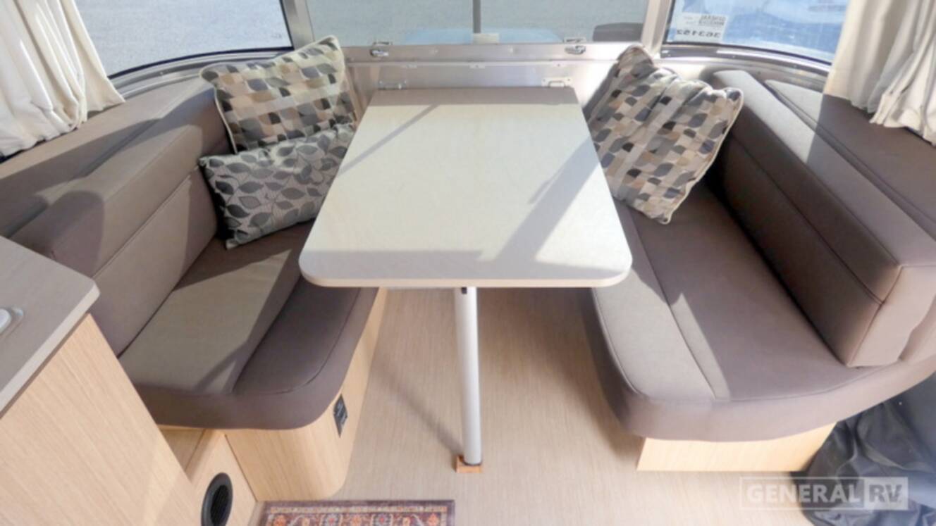 A photo of this 2017 Airstream FLYING CLOUD 19