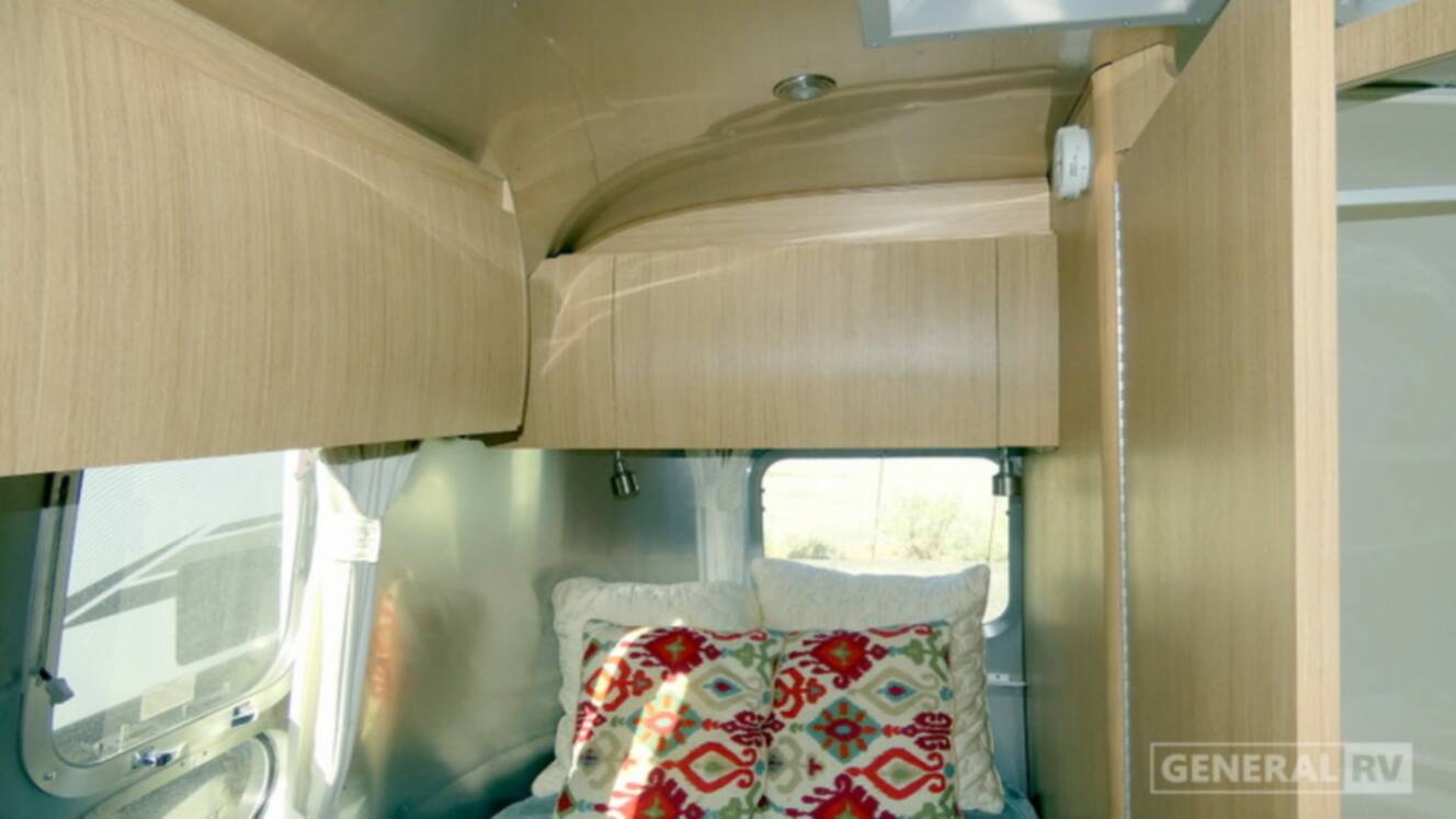 A photo of this 2017 Airstream FLYING CLOUD 19