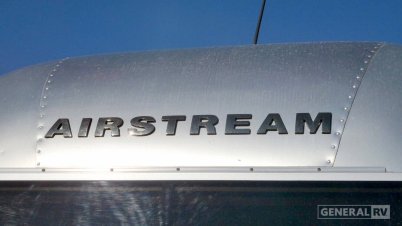 A photo of this 2017 Airstream FLYING CLOUD 19