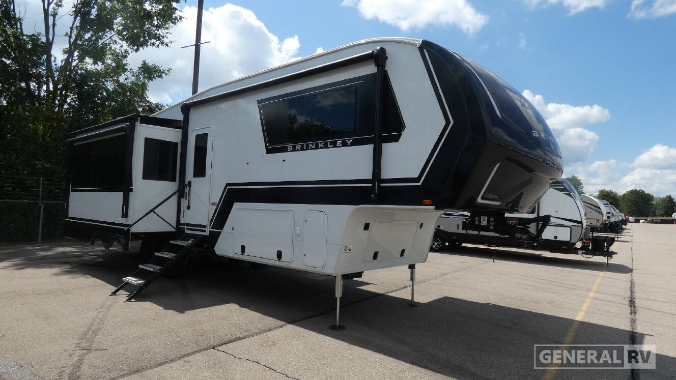 A photo of this 2025 Brinkley MODEL Z 3100