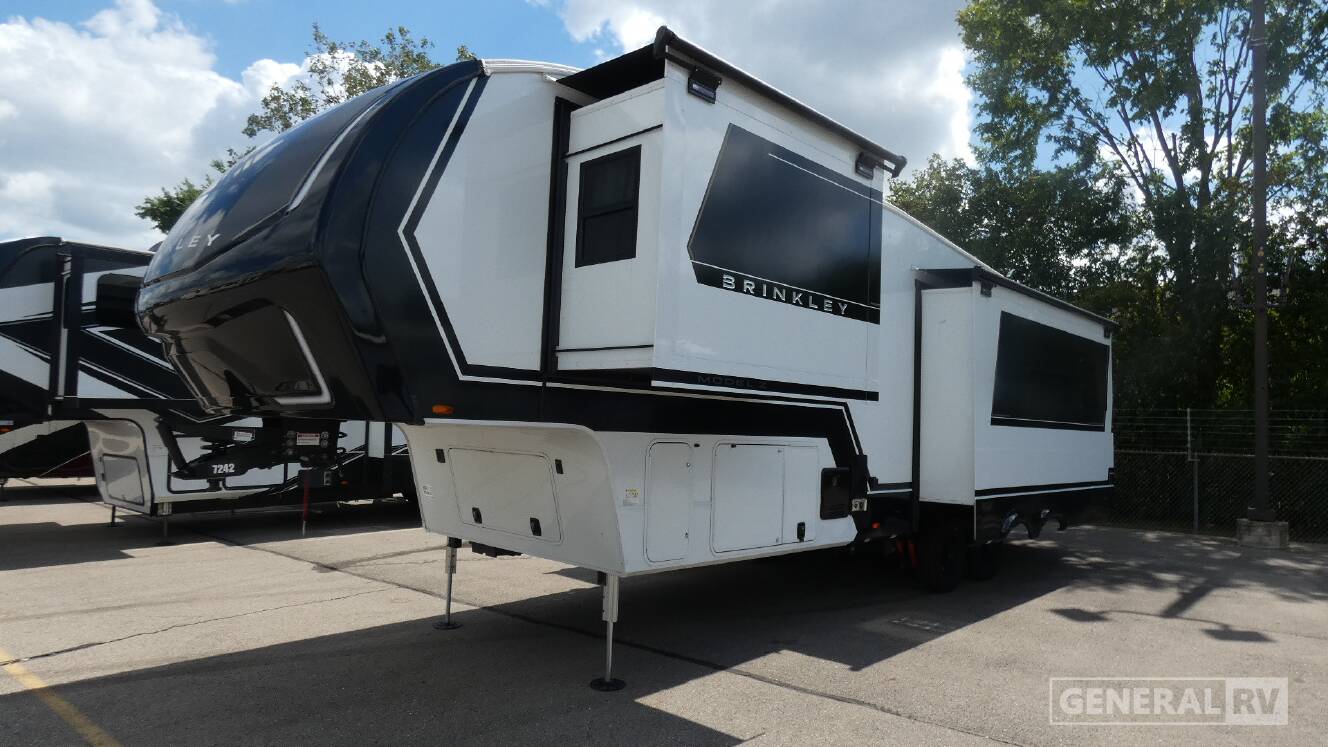 A photo of this 2025 Brinkley MODEL Z 3100