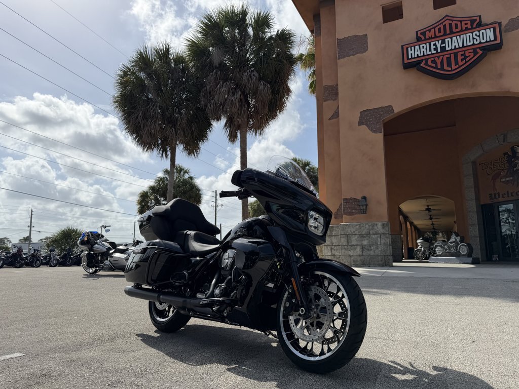 2026 Harley-Davidson Street Glide Limited Vivid Black LIMITED in Stuart, FL