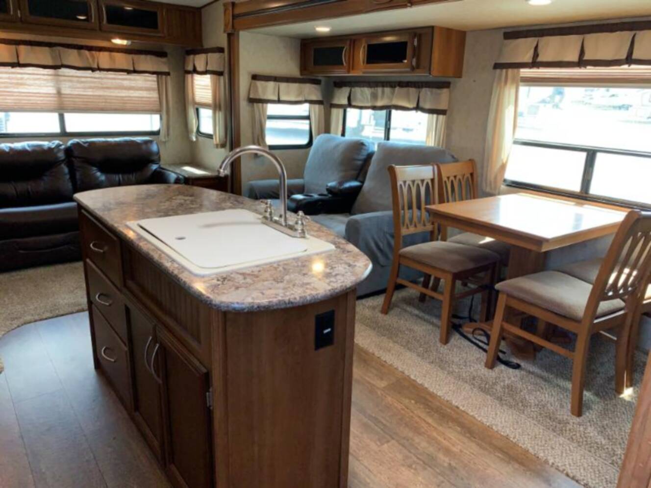 A photo of this 2016 Prime Time Crusader Lite 29RS