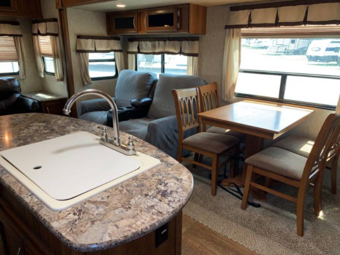 A photo of this 2016 Prime Time Crusader Lite 29RS