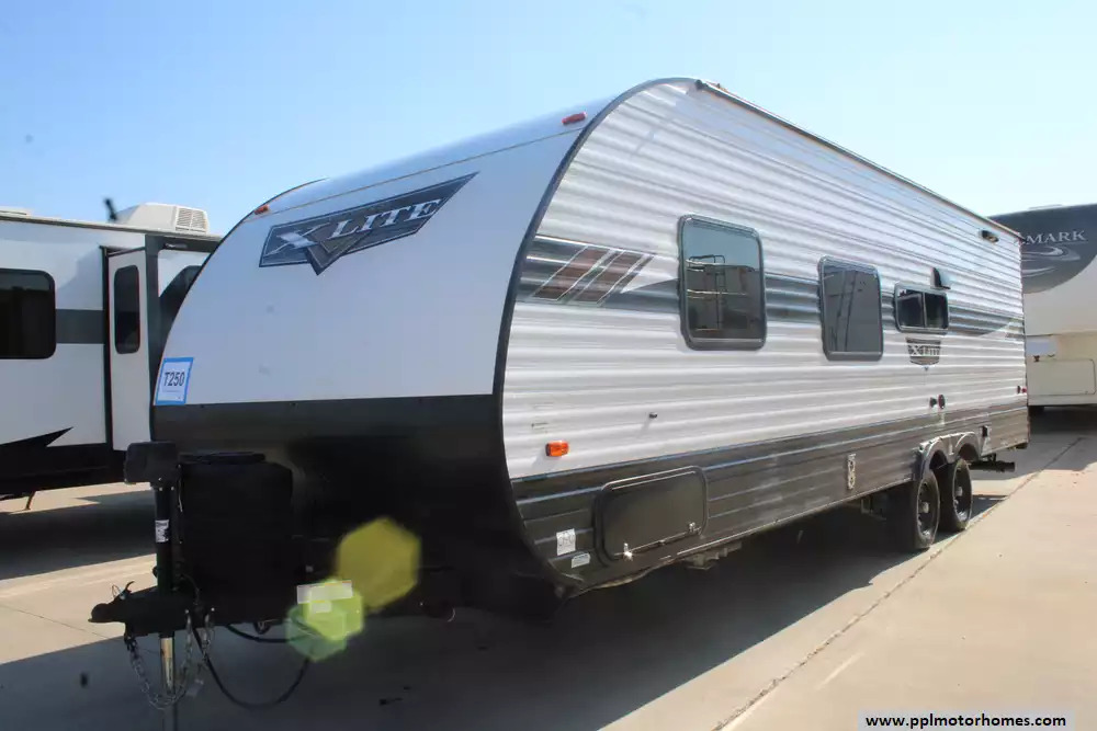 2023 Forest River Wildwood X-Lite 261BHXL in cleburne TX