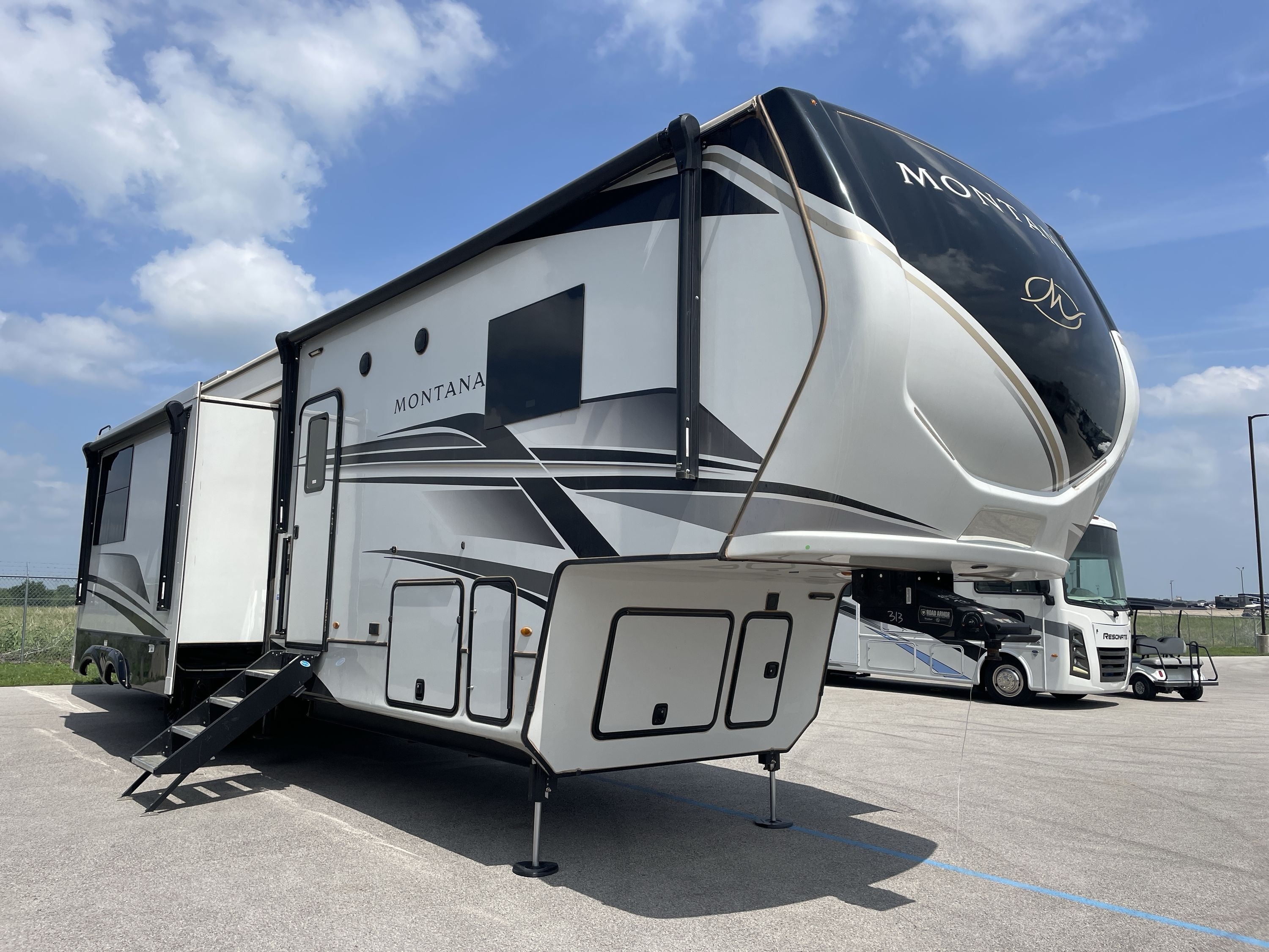 2025 Keystone MONTANA 3915TB in sherman TX