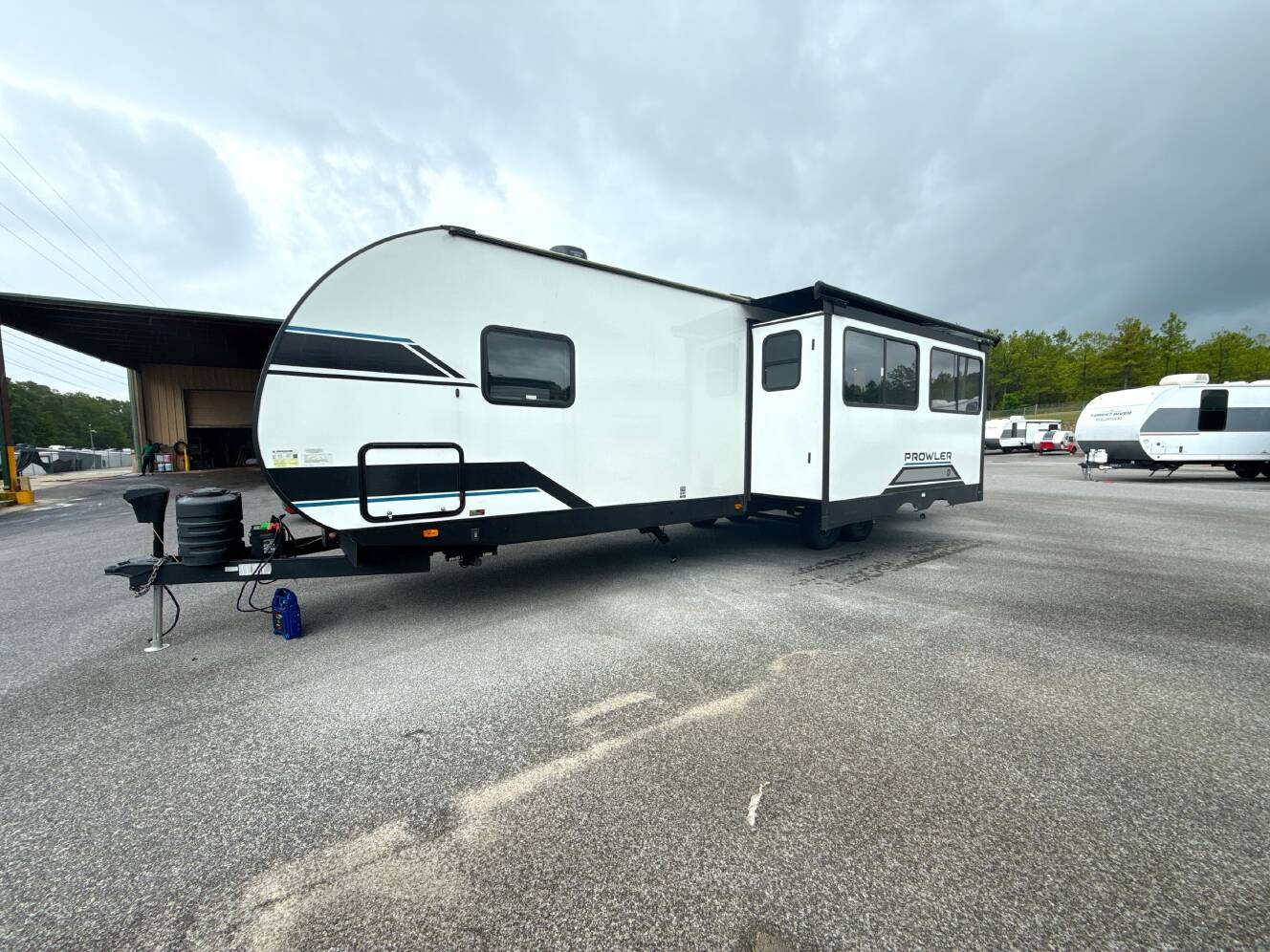 A photo of this 2024 Heartland PROWLER 315SBH