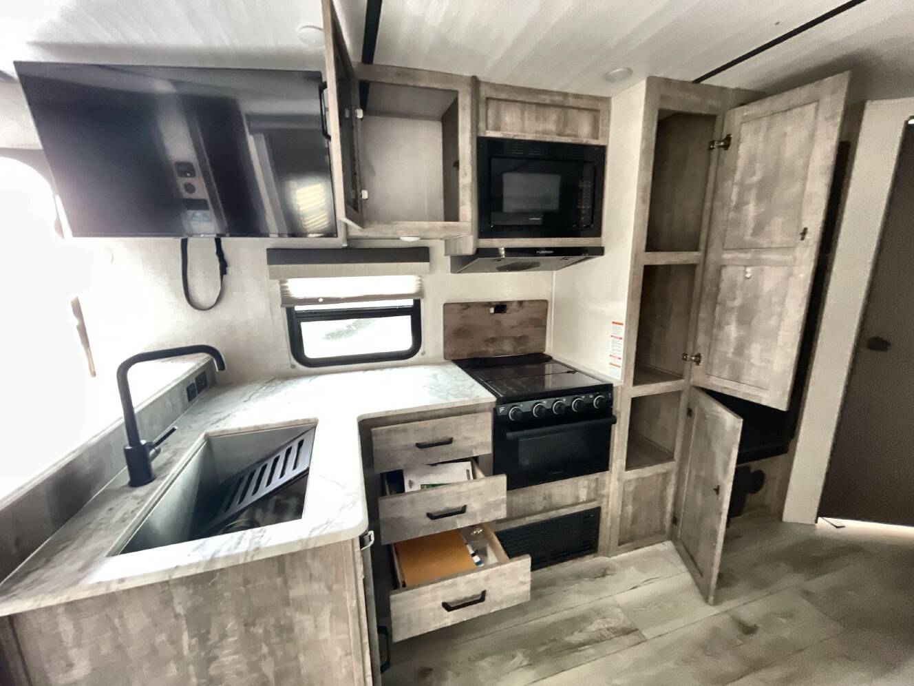 A photo of this 2023 Forest River SURVEYOR 276BHLE