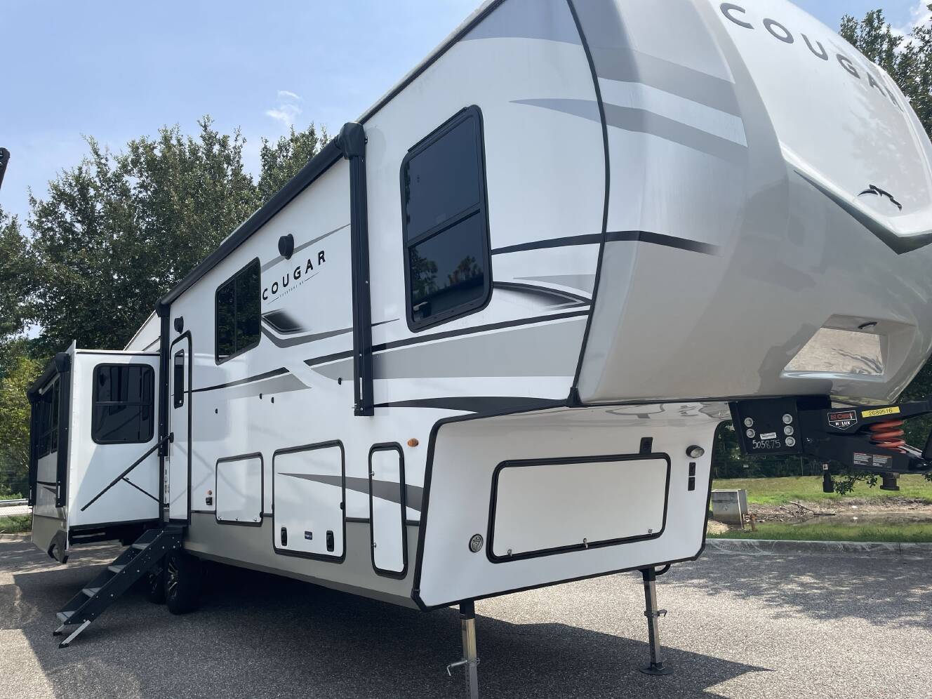 A photo of this 2025 Keystone COUGAR 360MBI