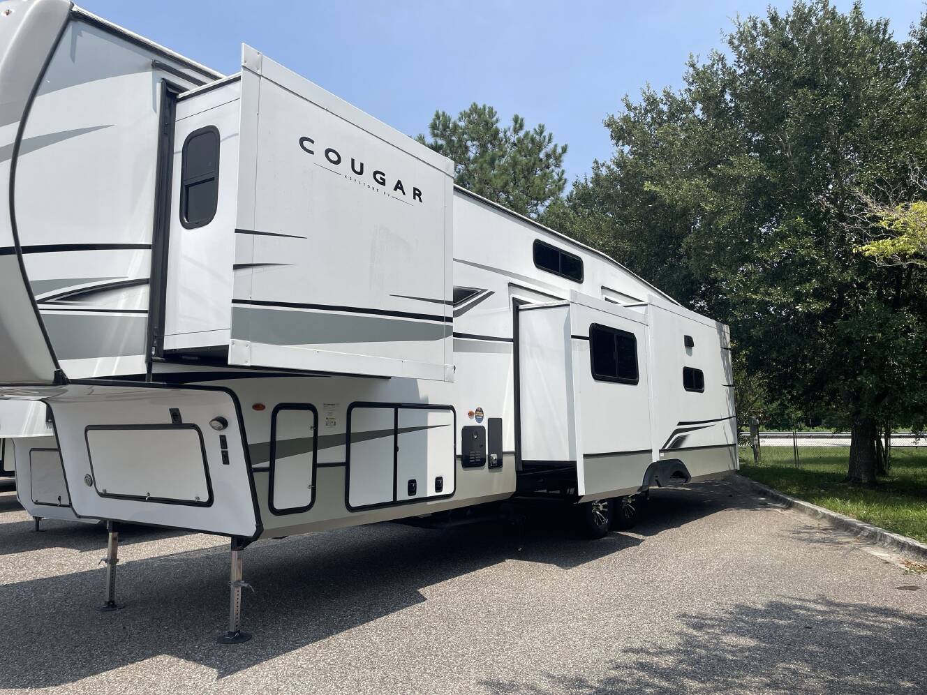 A photo of this 2025 Keystone COUGAR 360MBI