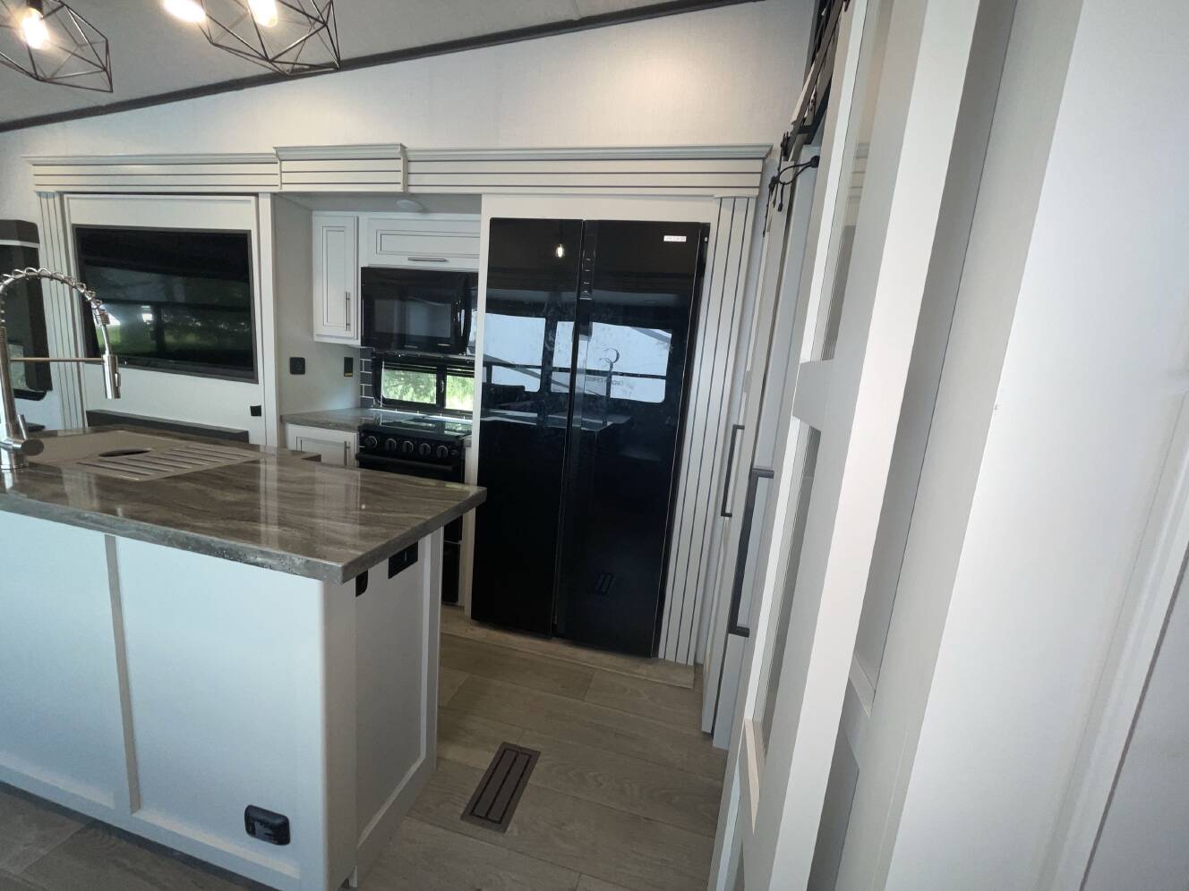 A photo of this 2025 Keystone COUGAR 360MBI