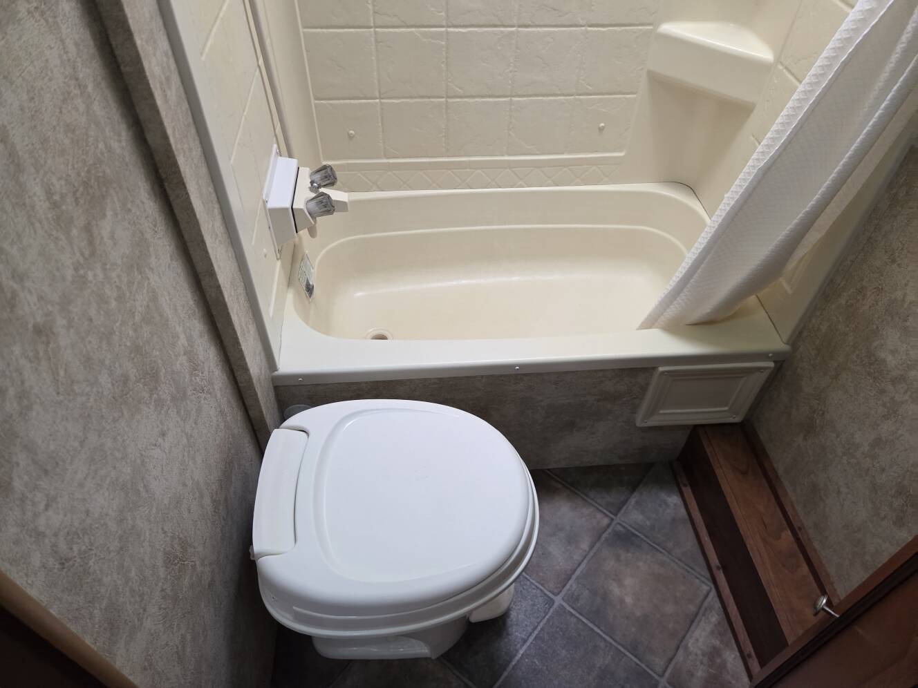A photo of this 2013 Keystone Passport Super-Lite 280BH