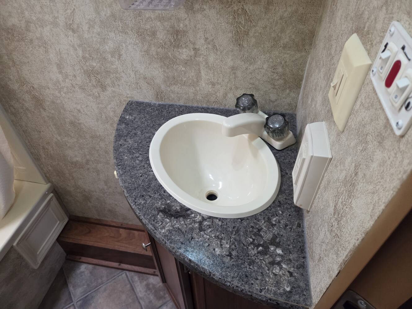 A photo of this 2013 Keystone Passport Super-Lite 280BH