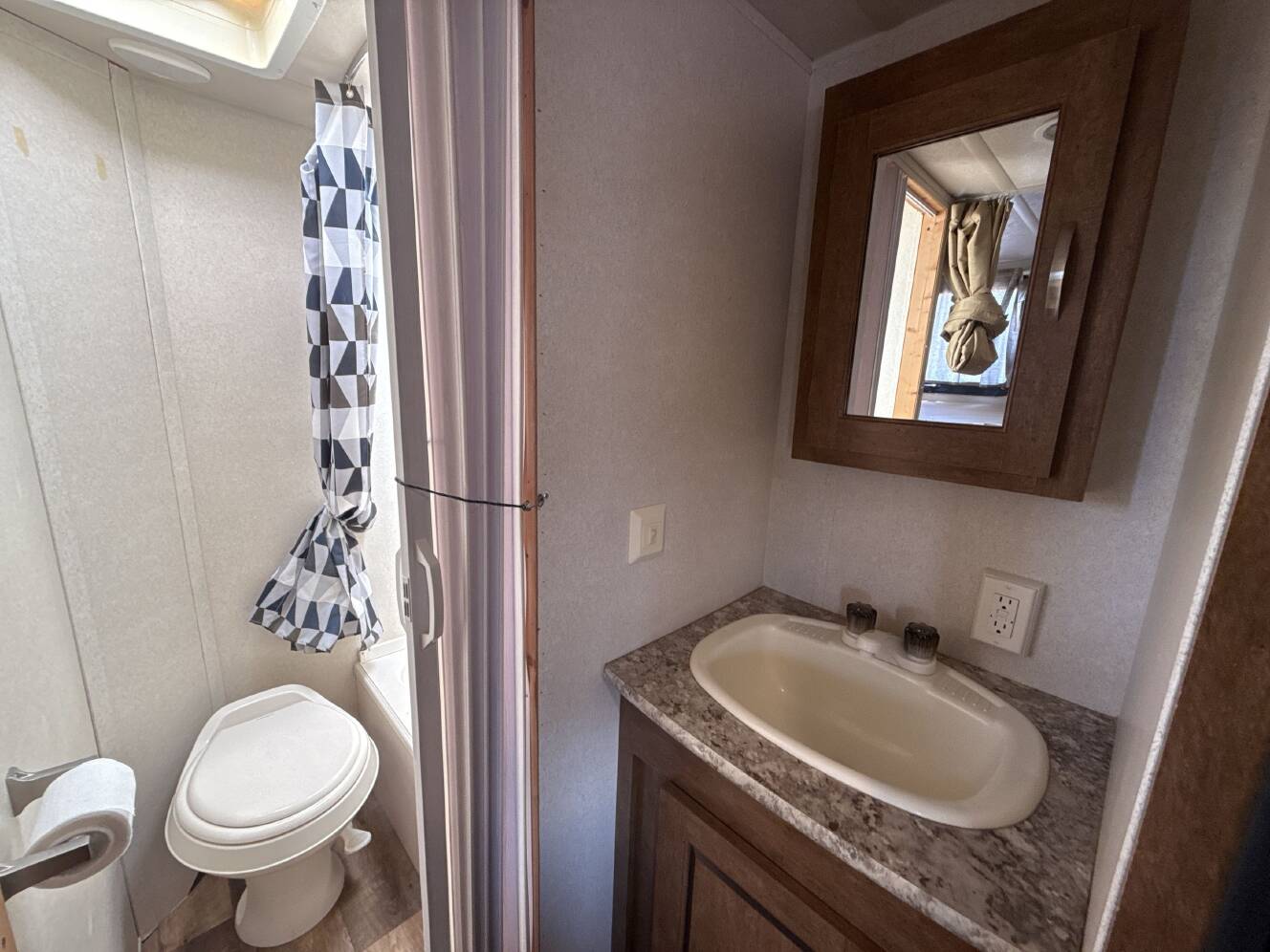 A photo of this 2018 Forest River SALEM CRUISE LITE 261BHXL