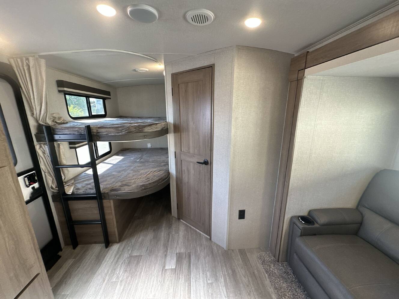 A photo of this 2023 Grand Design IMAGINE 2800BH