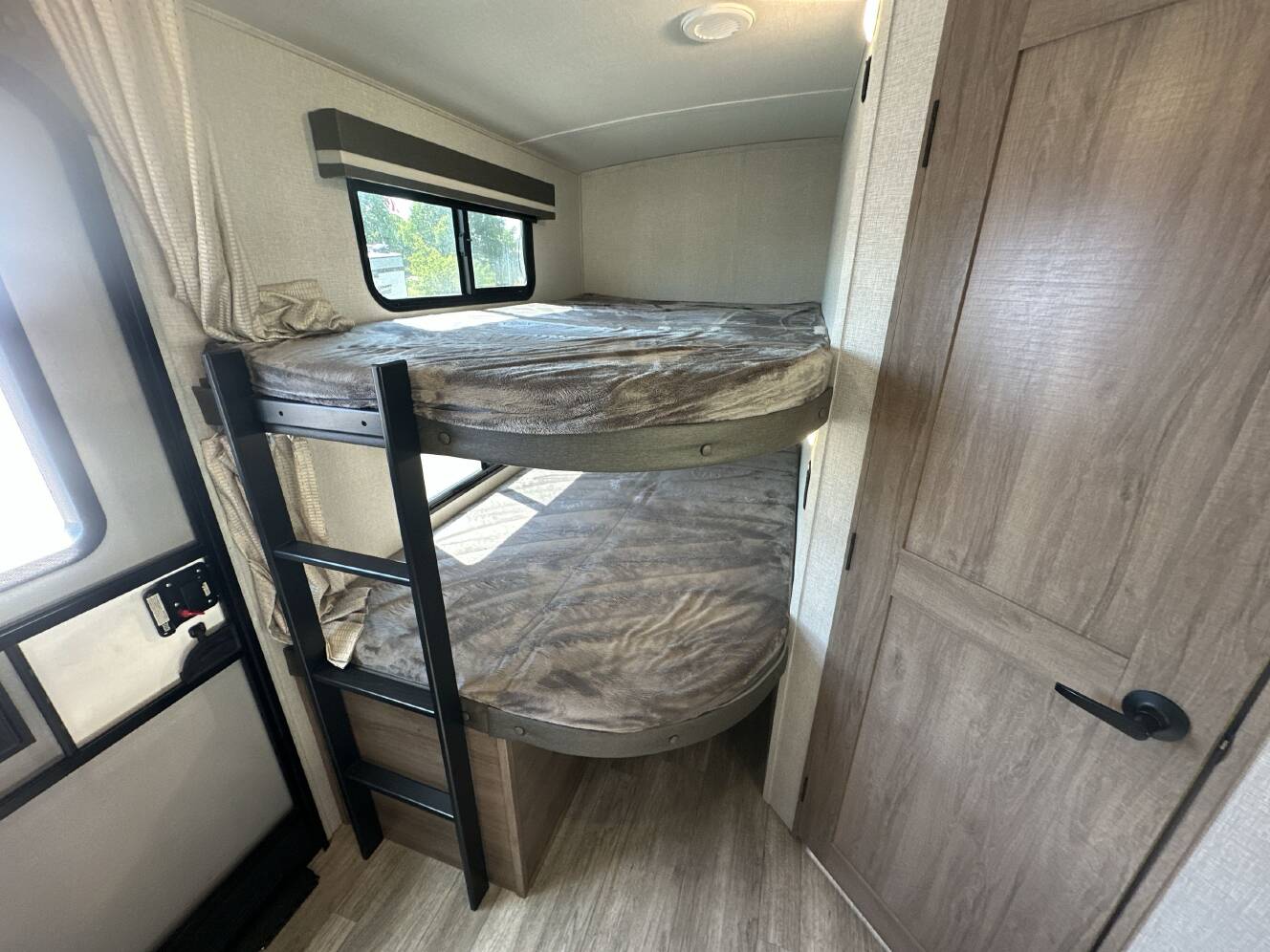 A photo of this 2023 Grand Design IMAGINE 2800BH