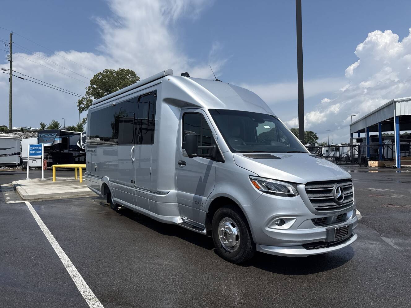 A photo of this 2021 Airstream ATLAS MURPHY SUITE