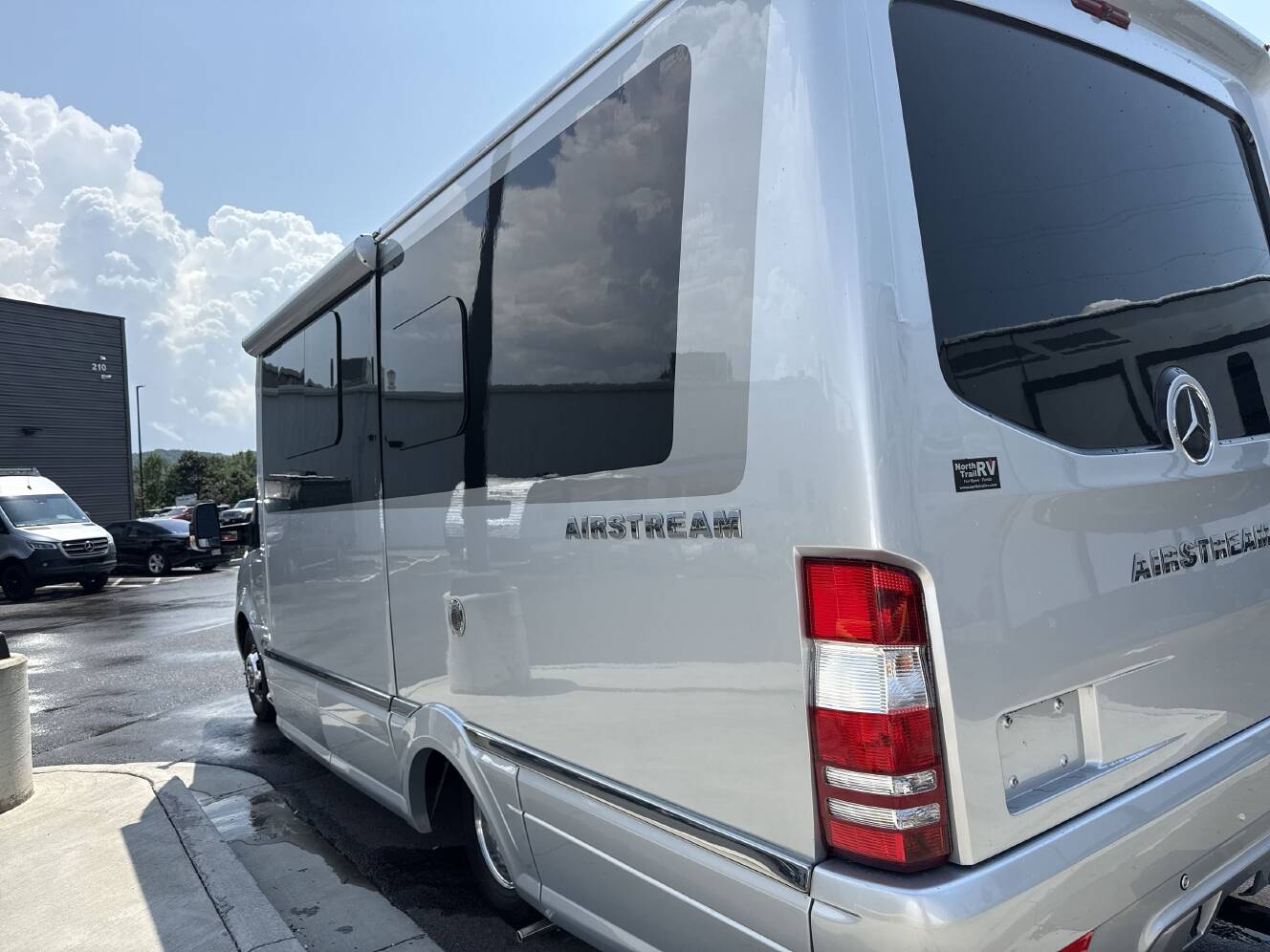 A photo of this 2021 Airstream ATLAS MURPHY SUITE