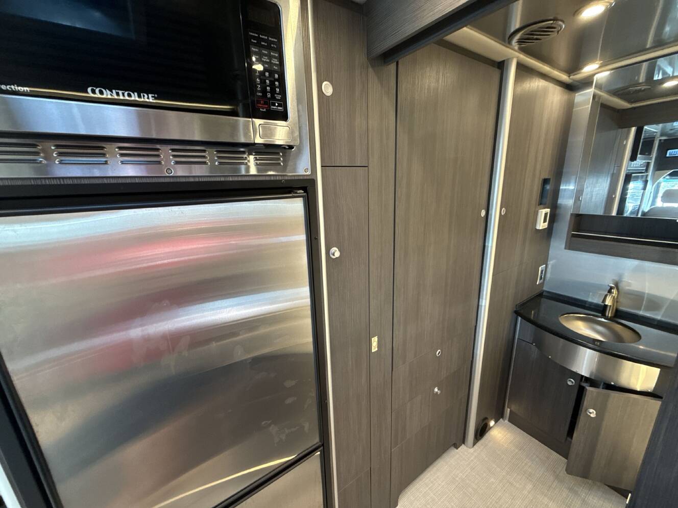A photo of this 2021 Airstream ATLAS MURPHY SUITE