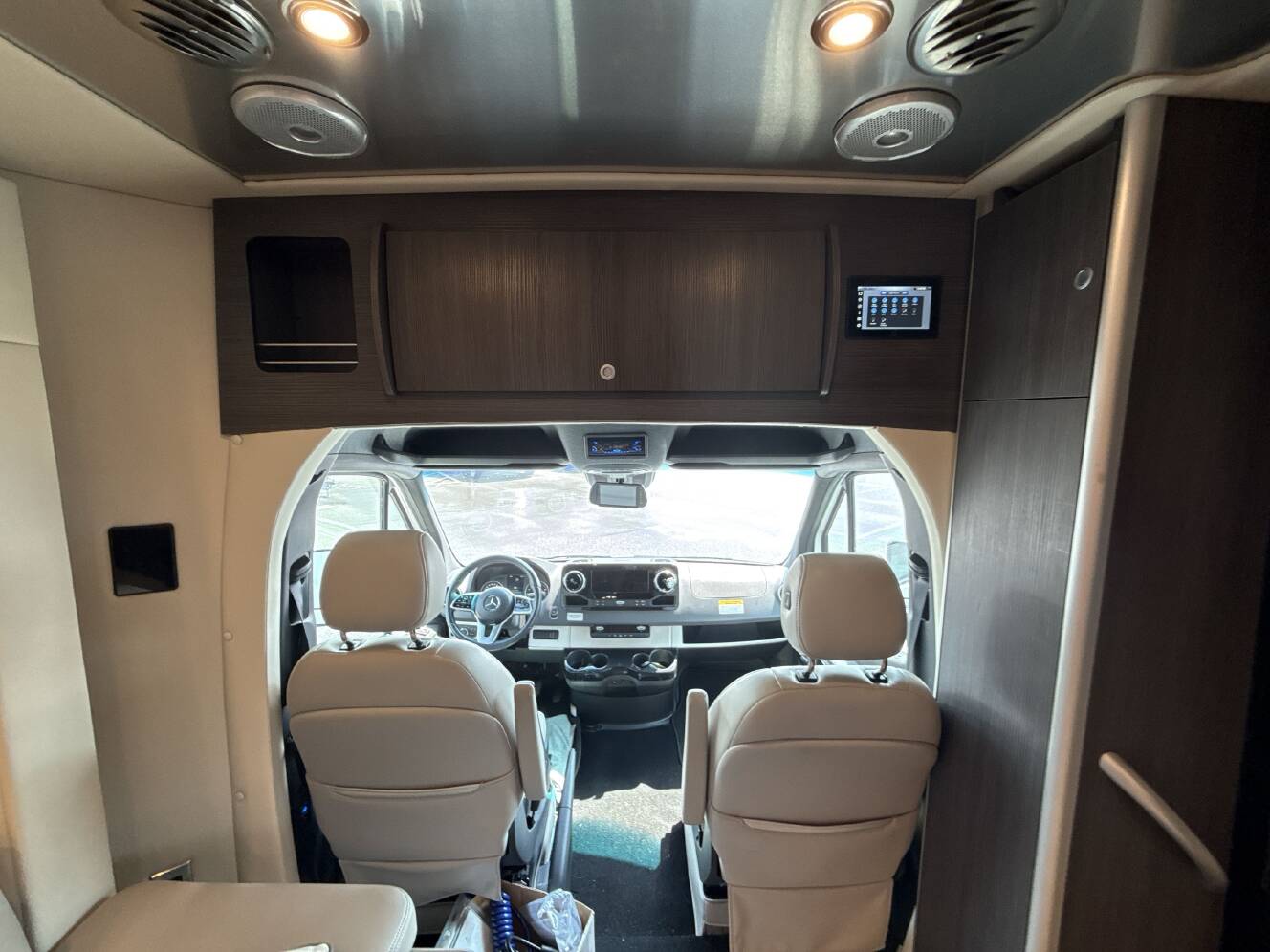 A photo of this 2021 Airstream ATLAS MURPHY SUITE
