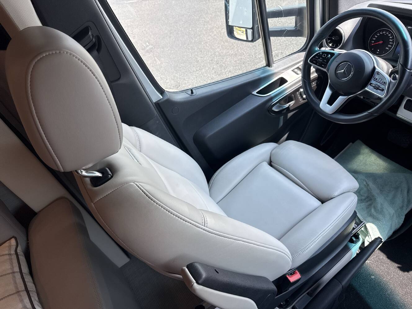 A photo of this 2021 Airstream ATLAS MURPHY SUITE