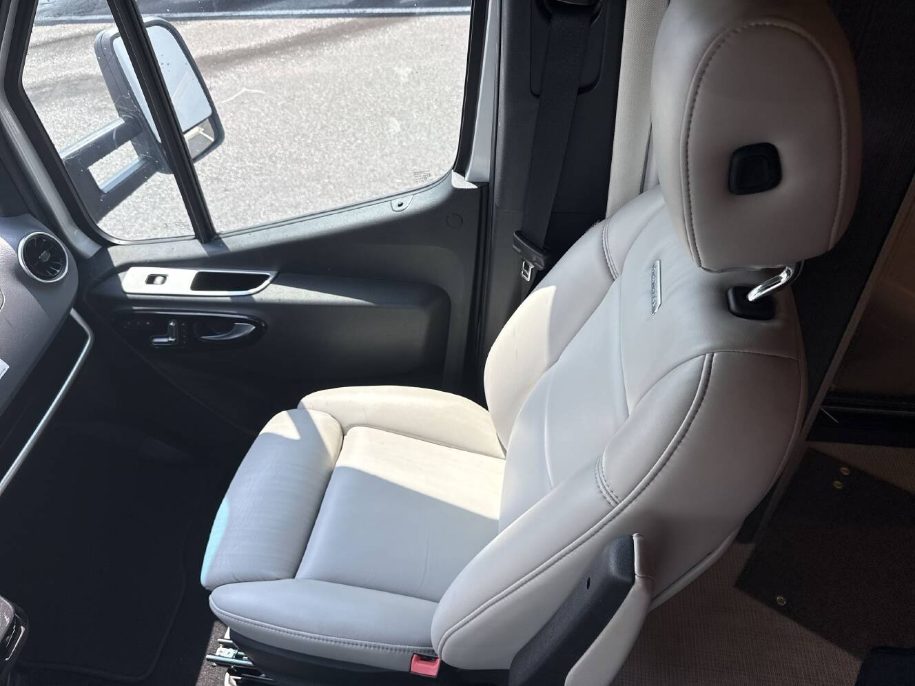A photo of this 2021 Airstream ATLAS MURPHY SUITE