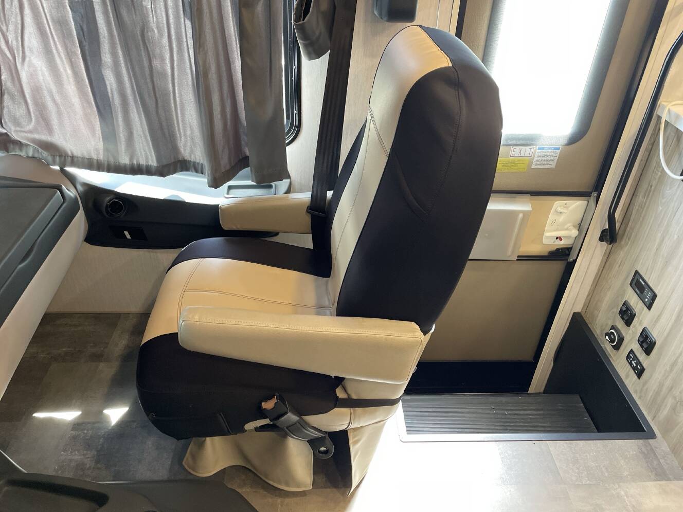 A photo of this 2021 Coachmen MIRADA 32SS