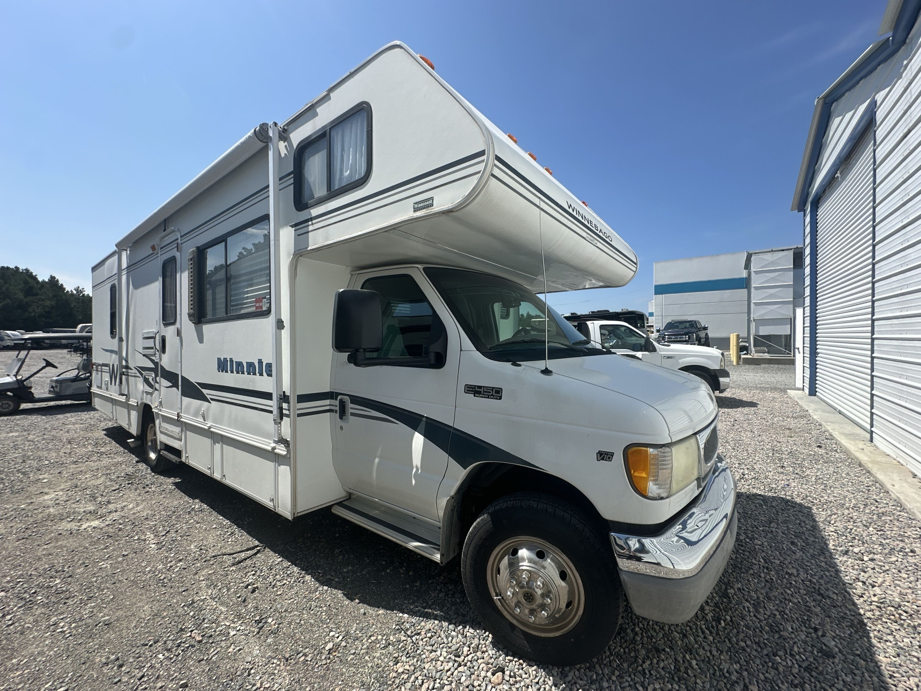2002 Winnebago MINNIE WINNIE 31C RV