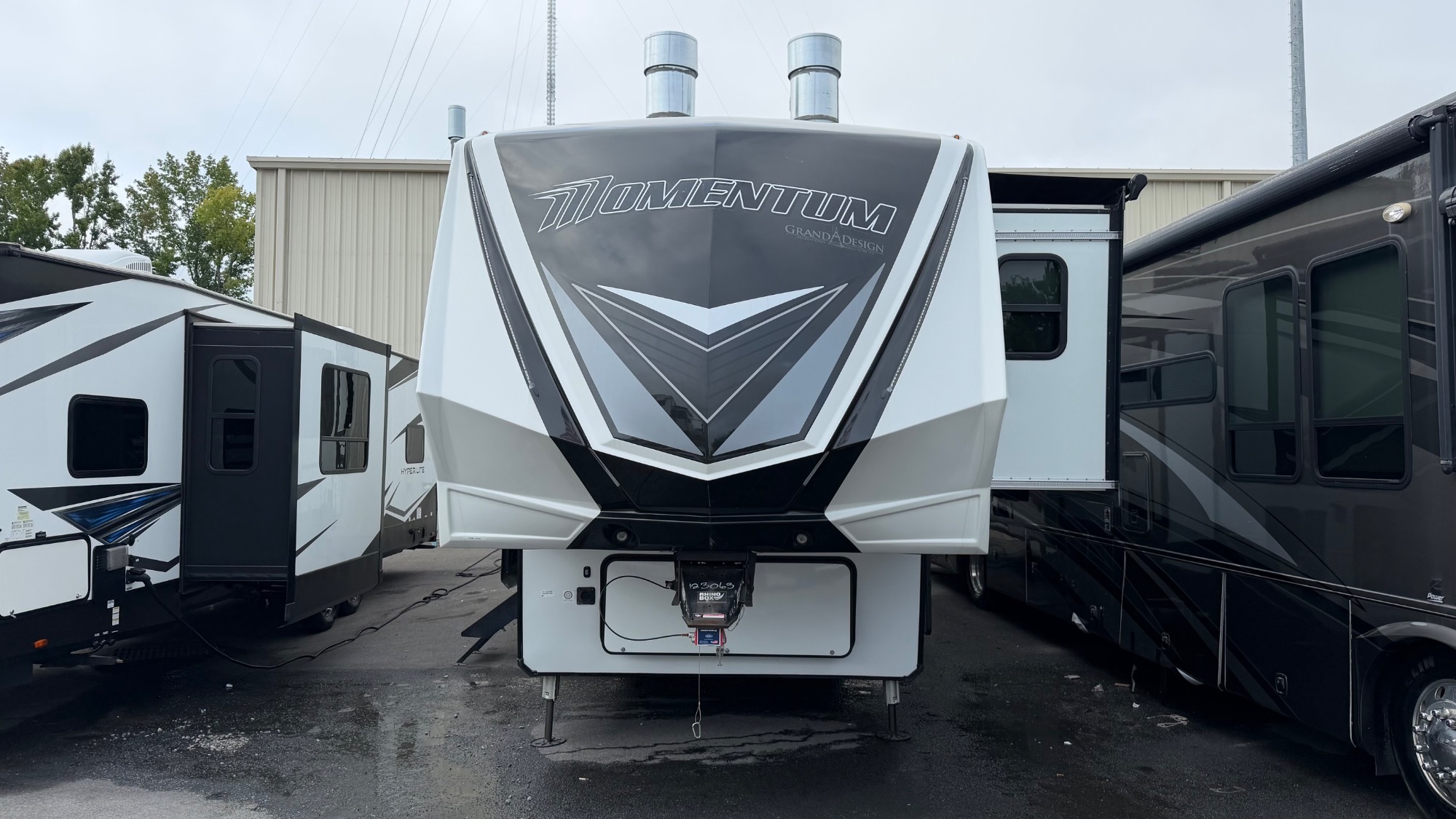 2022 Grand Design MOMENTUM 351M Fifth Wheel Toy Hauler RV