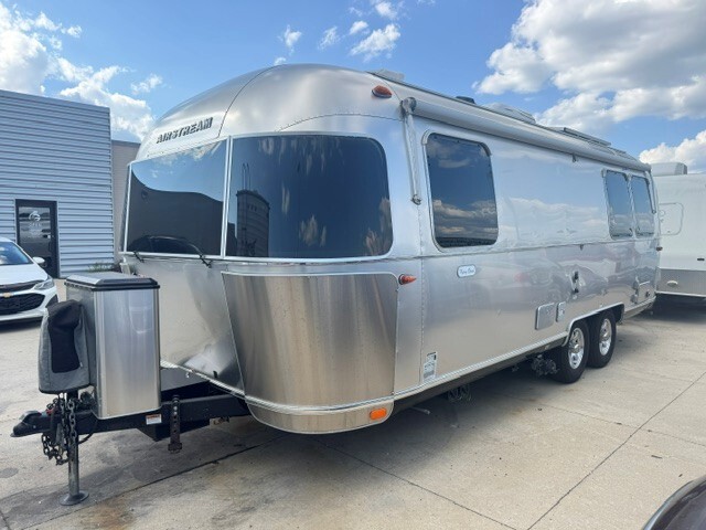 2022 Airstream FLYING CLOUD 25FB QUEEN in kalamazoo MI