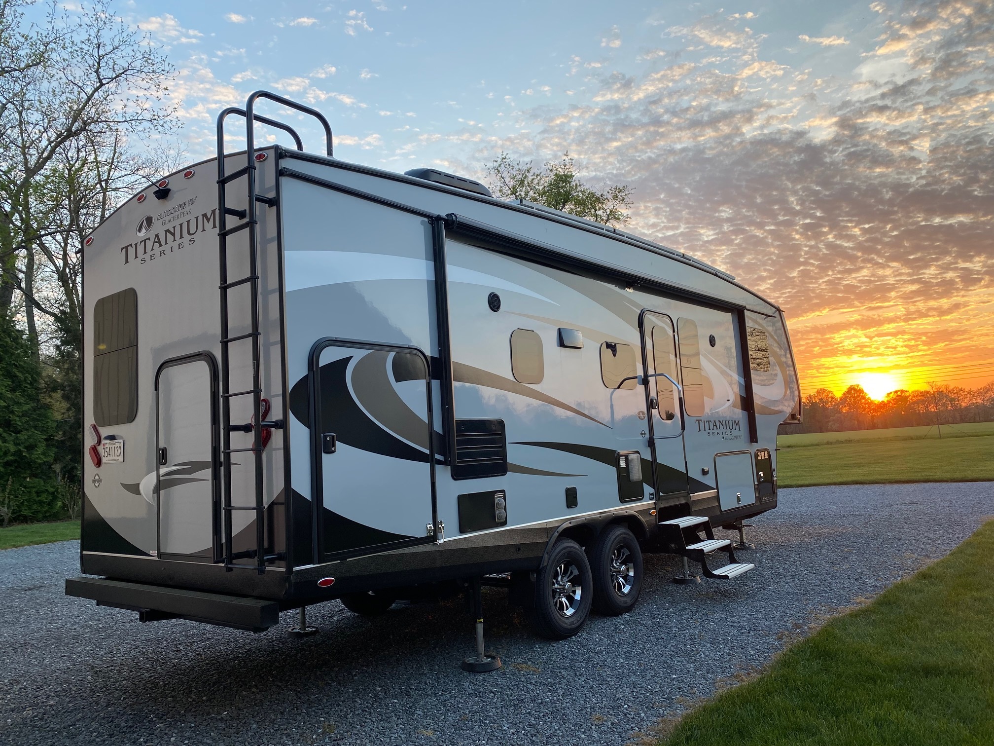 2022 Outdoors Rv GLACIER PEAK F27MKS TITANIUM RV