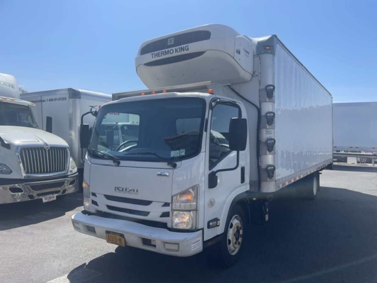 2018 ISUZU NRR in Farmingdale, NY