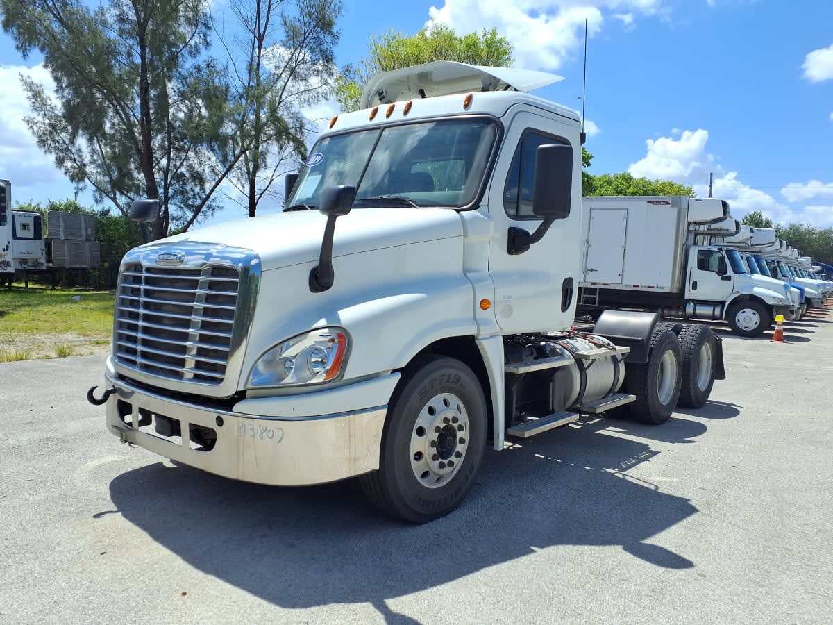 2019 FREIGHTLINER CASCADIA 125 in Fort Lauderdale, FL
