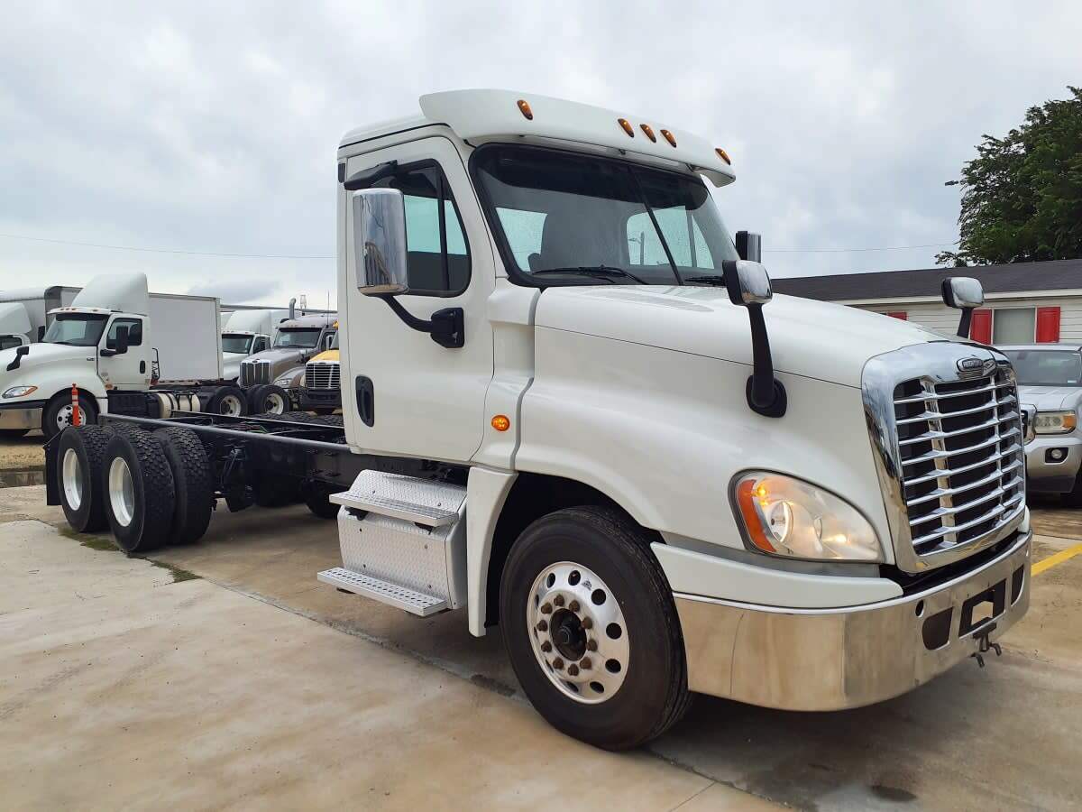 2018 FREIGHTLINER/MERCEDES CASCADIA 125 in Converse, TX
